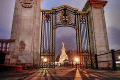 The front gate to Buckingham Palace at dusk