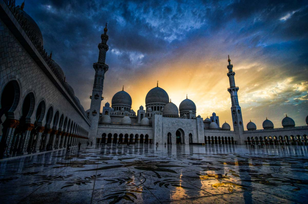 Sheikh Zayed Mosque - Sunbursting Sunset - Abu Dhabi, United Arab Emirates - 2013-04-22