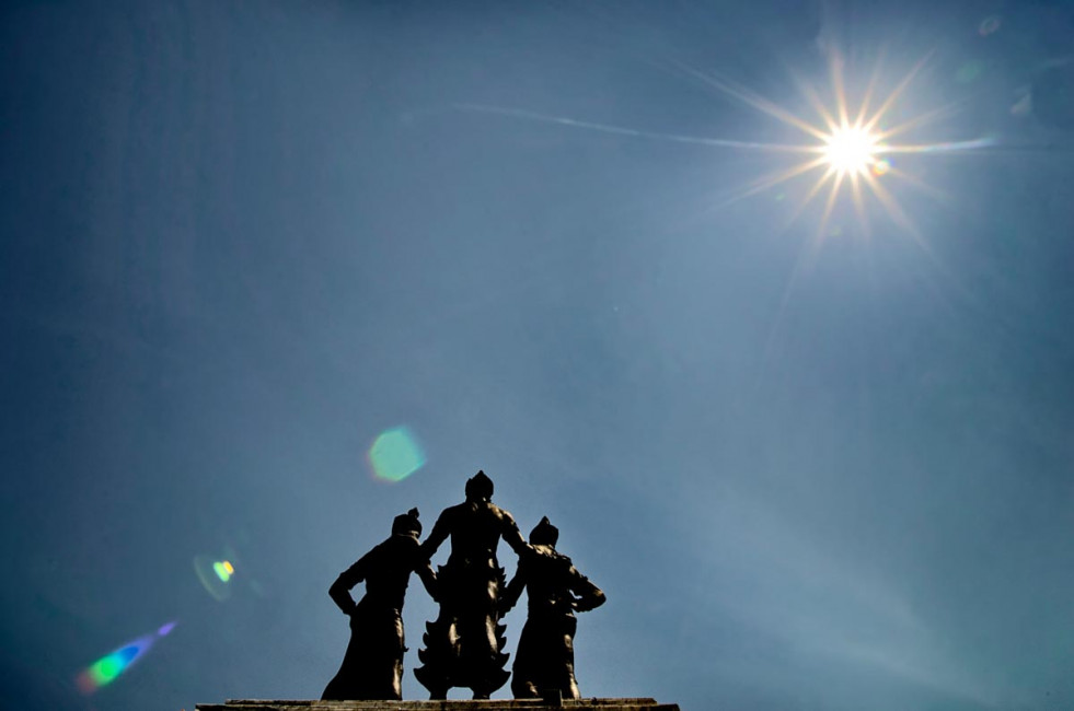 The Three Kings Monument is located in the heart of Chiang Mai's old city, and is a great meeting place for friends and groups