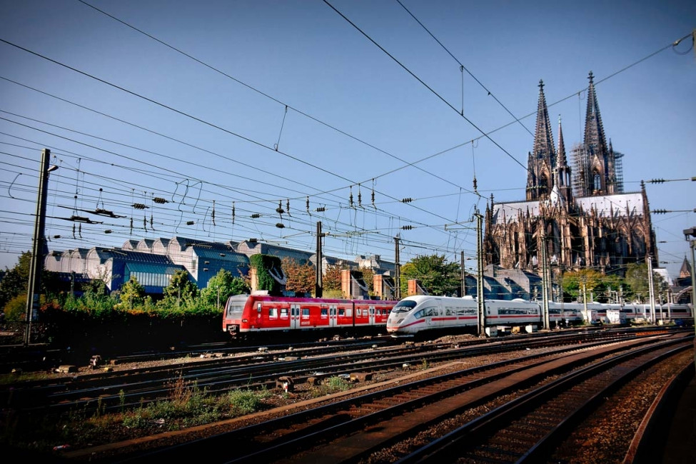 An ICE Reigo train outside the Cologne Cathedral