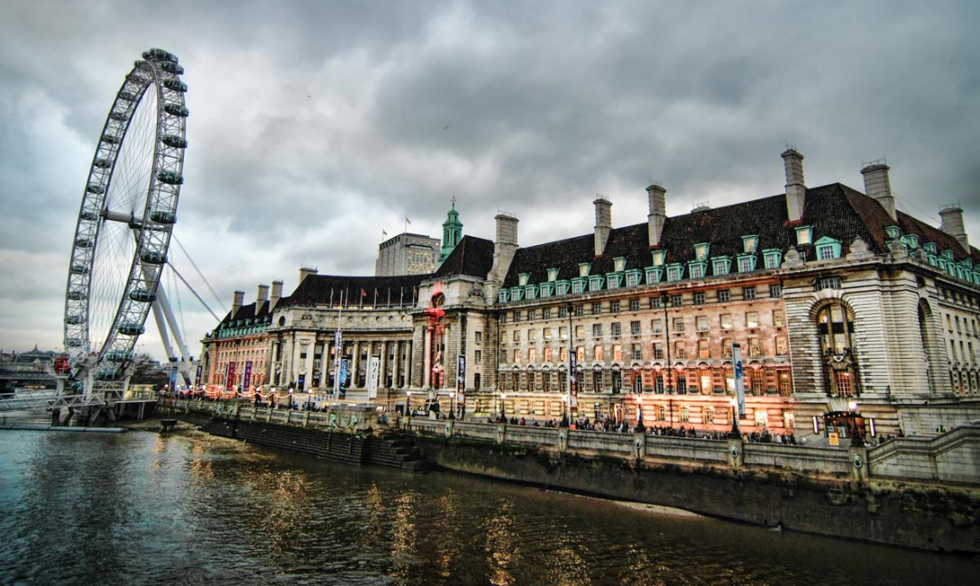 The London Eye and aquarium building alongside the River Thames