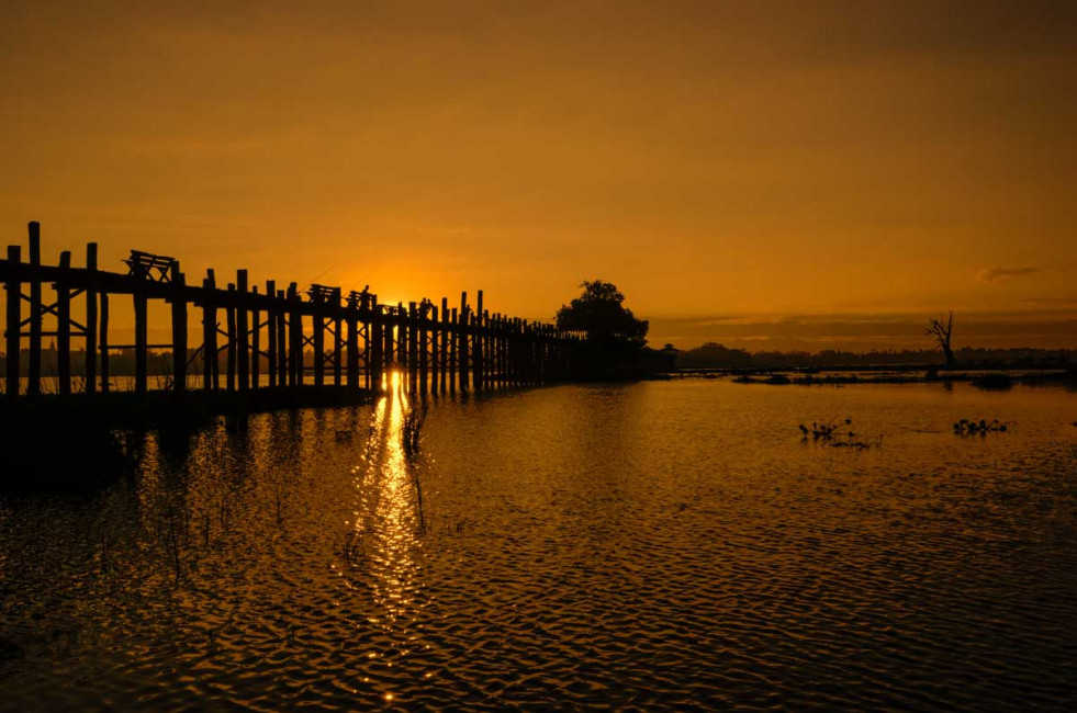 Sunrise at the U-Bein Bridge in Mandalay, Myanmar (Burma)