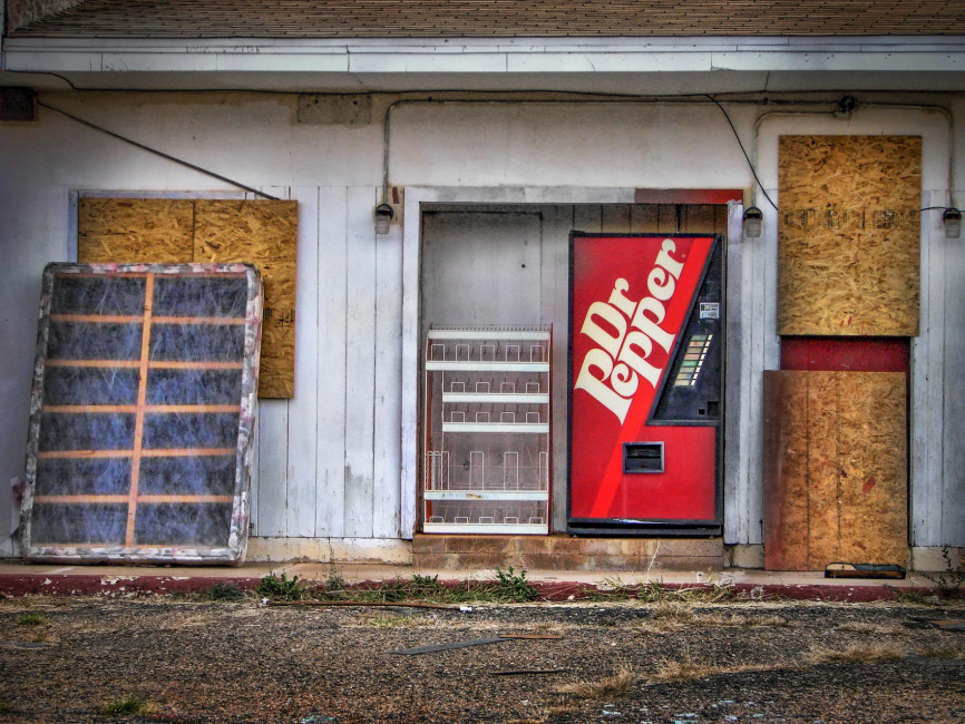 Amazingly, this abandoned Dr. Pepper machine still works!