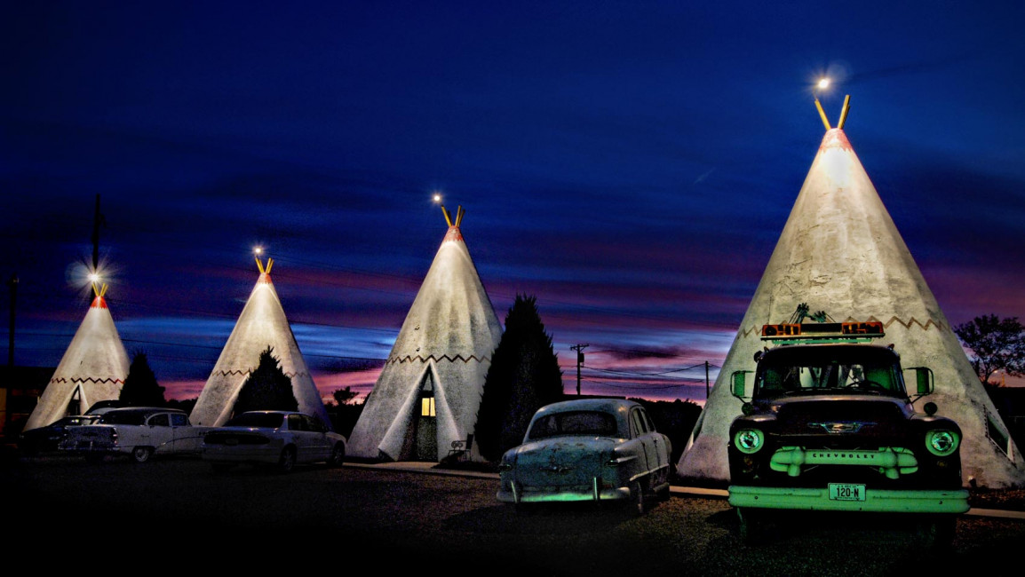 If you've ever wanted to sleep in a giant cement wigwam, then a night in the Wigwam Motel in Holbrook, NM, should be on your bucket list