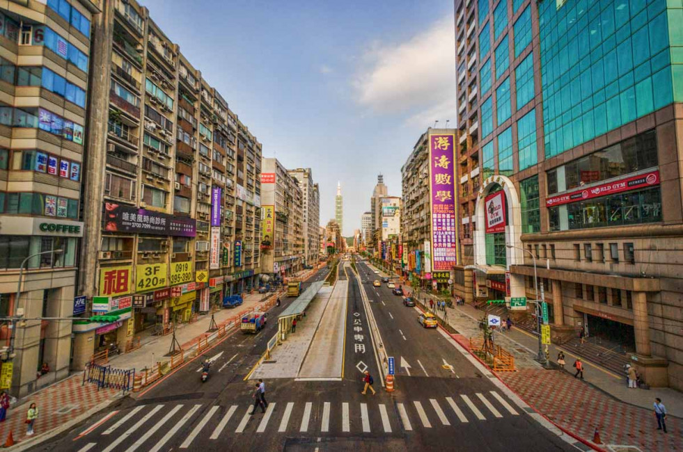 A busy street in the Da'an district of Taipei, Taiwan