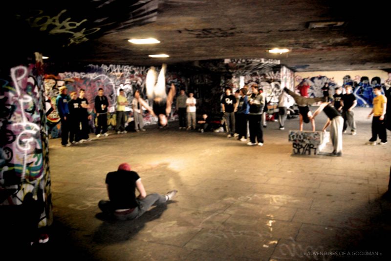 While in London we saw a graffiti filled cement park where people were doing all sorts of freestyle jumping acrobatics, flips and more