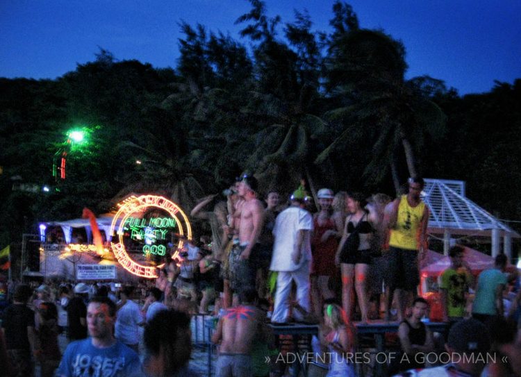 Dawn at the full moon party - Ko Pha Ngnan Thailand