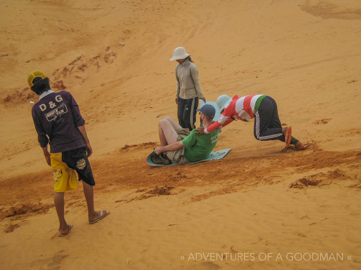 TRAVELOGUE » Sledding Down Red Sand Dunes in Mui Ne » Greg Goodman:  Photographic Storytelling