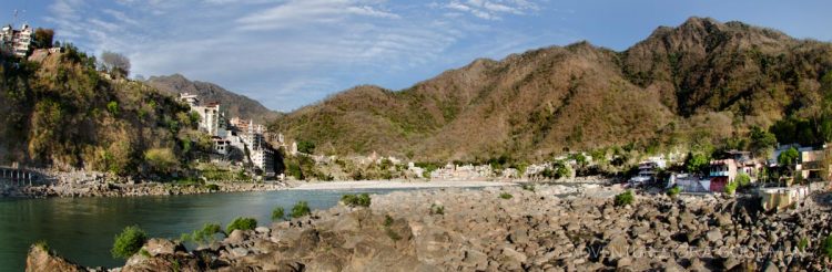 A panoramic view of Rishikesh, India, and the Ganges River