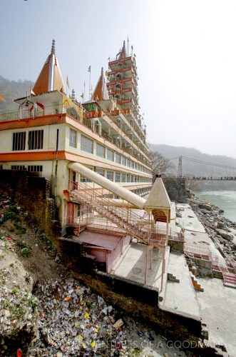 Swarg Niwas Temple with the Ganges River running beside it in Rishikesh