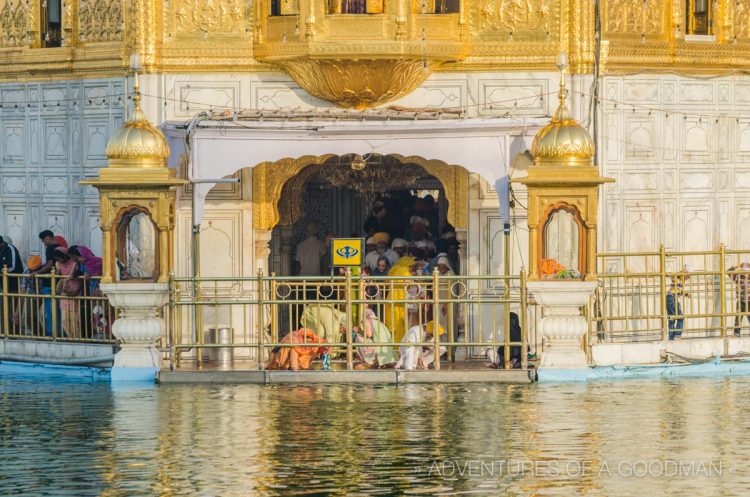 A huge line to get into the Golden Temple