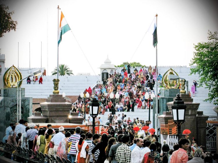 The Indian and Pakistani flags both come down at the same time during the conclusion of the Wagah Border Ceremony