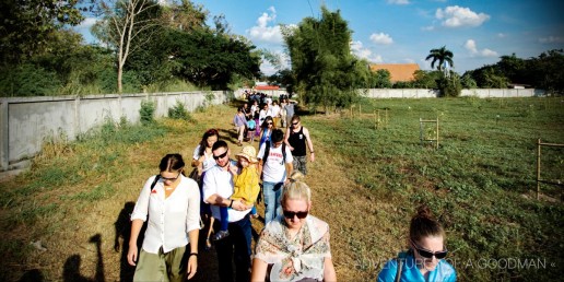 Our massive 3-bus group walks through the fields to get to Lanna Dhutanka