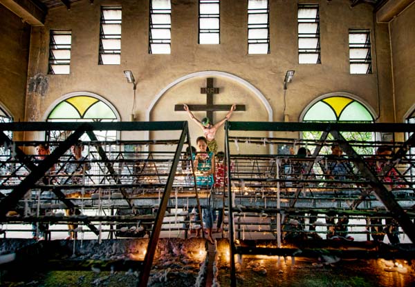 A devotee at the National Shrine of Our Mother of Perpetual Help. Aka, the Redemptorist Church or the Baclaran Church in Manila