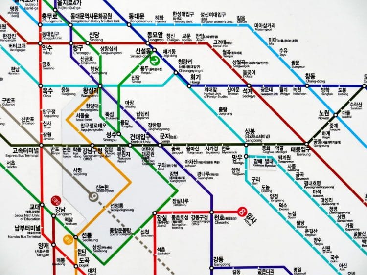 It might look confusing at first glance, but the Seoul Metro is actually quite simple