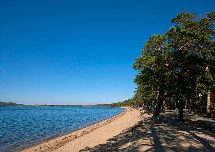 Beach in Burabay lake - Photograph by Eric Lafforgue