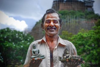 Souvenir vendor - Lanka Rama, Sri Lanka