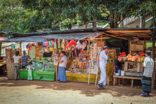 souvenir stalls — Aluvihara Rock Monastery in Matale, Sri Lanka