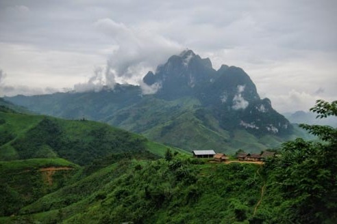 A mountain range near Vang Viang