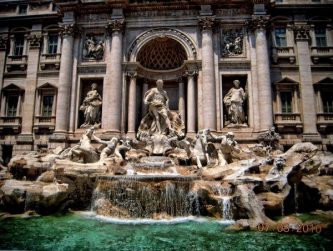 Trevi Fountain, by Leslie