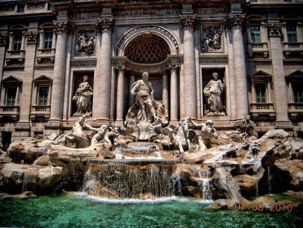 Trevi Fountain, by Leslie