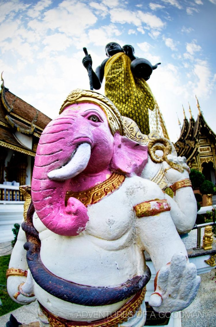 Shiva and Buddha hang out together at Wat Chedilem in Wiang Kum Kam