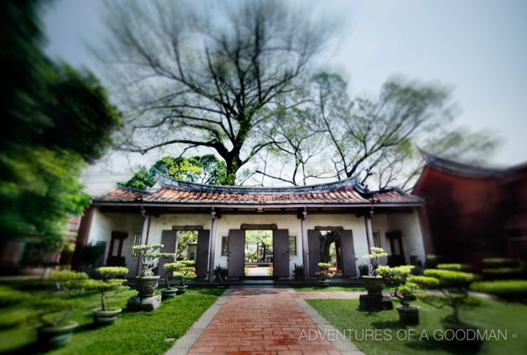 There are numerous traditional gates within Tainan's Confucius Temple