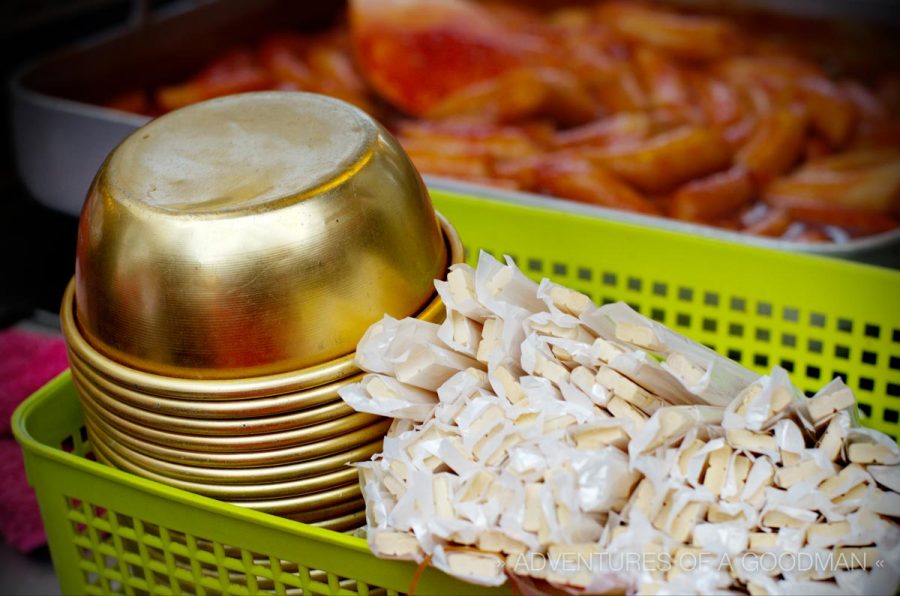 Disposable chopsticks and bowls for water are quite common at sit-down street food stalls