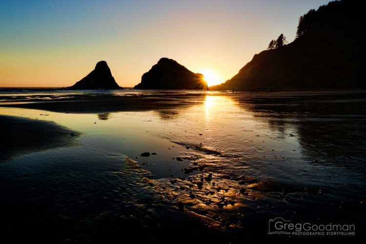 A sunset over the Pacific Ocean in Heceta Head, Oregon