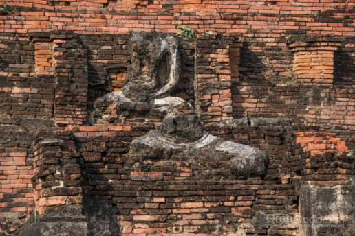All sorts of hidden iconography is hidden in the ruins at Sukhothai