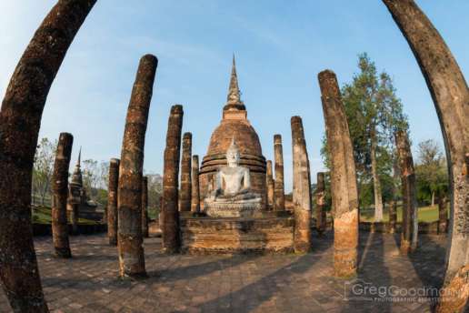 A fisheye photo of the central stupa at Wat Sa Si