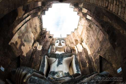 A fisheye view of the interior of Wat Si Chum in Sukhothai, Thailand