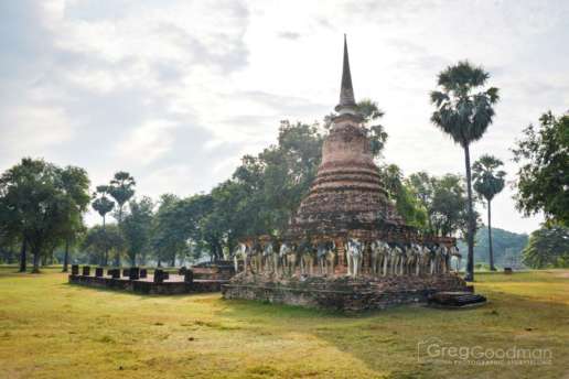 Located on the outskirts of the old city, Wat Sorsak is one of the most unique temples in Sukhothai